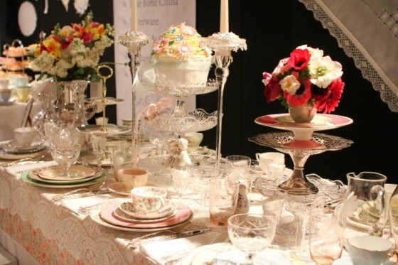 The best overall stand: Heirloom Vintage Tableware