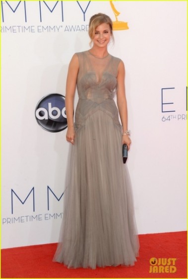 Revenge has never been so sweet. Emily VanCamp has been taking red carpet by storm with her repeated classic, demure yet incredibly chic looks. This soft grey number is no exception.  Emily is wearing a J. Mendel gown, Van Cleef and Arpels jewelry and carried a Judith Leiber clutch. Totally sold!