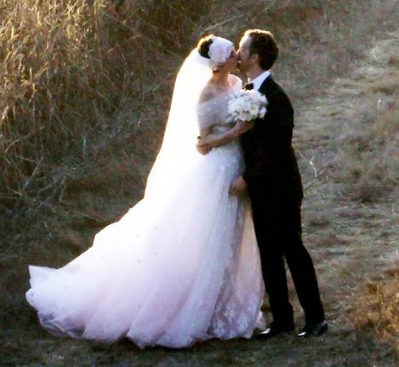 anne-hathaway-wedding