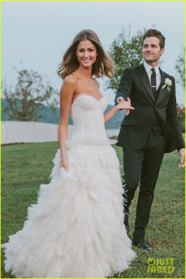 jared-followill-martha-patterson-first-wedding-photo-02