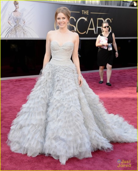 amy-adams-darren-le-gallo-oscars-2013-red-carpet-01